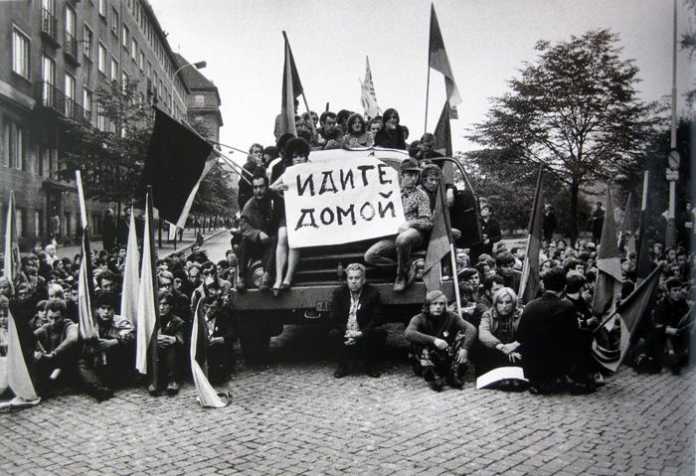Άνοιξη της Πράγας, Τσεχοσλοβακία 1968, Μπρέζνιεφ, Σοβιτική Ένωση, ΕΣΣΔ, έφοδος, Κόκκινος Στρατός