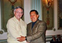 Ο Τσάβες προτείνει το βιβλίο του Άλαν Γουντς chavez_greeting_alan.jpg