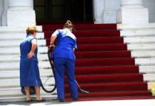 “Οι καθαρίστριες αξίζουν πιο πολύ από τους τραπεζίτες” katharistries.jpg