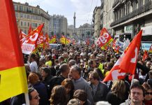 Γαλλία: Ο εργατικός ξεσηκωμός κορυφώνεται marcovdz-marseille_16_october.jpg