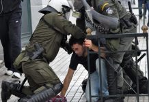 Τα ΜΑΤ χτύπησαν το γραμματέα της νεολαίας ΣΥΝ mat_ksylo.jpg