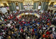 Η αναβίωση της ταξικής πάλης στις ΗΠΑ protests-in-madison-wisconsin.jpg