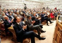 Μας κοροϊδεύουν! Να τους παραιτήσουμε εμείς! koinovouleutiki_pasok.jpg