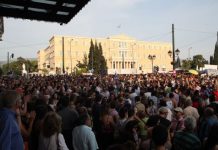 Απεργιακή λαοπλημμύρα καθορίζει τις εξελίξεις laothalassa_syntagma.jpg