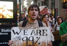 ΗΠΑ: το κίνημα ενάντια στην Wall Street man-with-99-sign-marching-for-occupy-wall-street-in-nyc.jpg