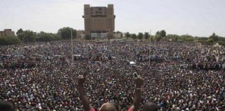 Μπουρκίνα Φάσο: Η επανάσταση ανατρέπει τον ένα πρόεδρο μετά τον άλλο burkina-faso-revolution