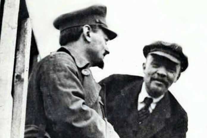 Λένιν και Τρότσκι, 1917, Οκτωβριανή Επανάσταση, Ρωσική Επανάσταση
