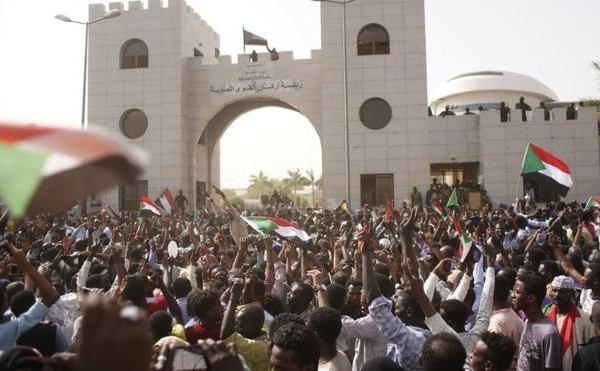 Η αντεπανάσταση σηκώνει κεφάλι στο Σουδάν