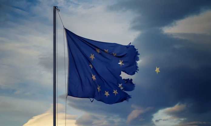 Ευρωπαϊκή Ένωση, Ευρωζώνη, κατάρρευση, κρίση, Ματέο Σαλβίνι, Λέγκα του Βορρά, Κίνημα των Πέντε Αστέρων, Ισπανία, Ποδέμος, Podemos, Βρετανία, Τζέρεμι Κόρμπιν. Ελλάδα, Brexit, Μπόρις Τζόνσον, Σκωτία, Συντηρητικοί, Εργατικοί, Εργατικό Κόμμα