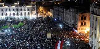 Πολιτική κρίση και ταξική πάλη στο Περού Περού, κίνημα, πολιτική κρίση, ταξική πάλη, αστυνομία, συγκρούσεις, πρόεδρος, Μανουέλ Μερίνο, Αλμπέρτο Φουτζιμόρι, διαφθορά