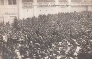 Συνεδρίαση του Σοβιέτ της Πετρούπολης το 1917/Wikimedia Commons