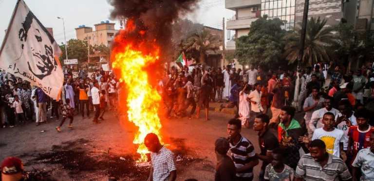 Σουδάν: το επαναστατικό κίνημα και οι νέοι ελιγμοί της Χούντας