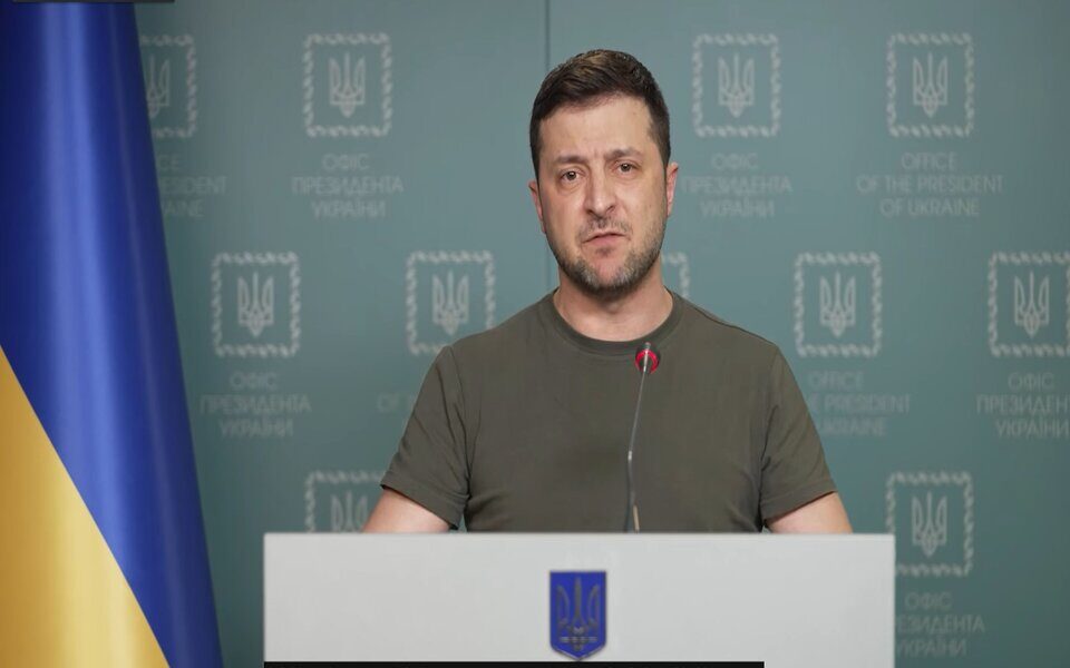 Ο Ζελένσκι αξιοποιεί την εισβολή για να δικαιολογήσει την πολιτική καταπίεση στην Ουκρανία Ζελένσκι