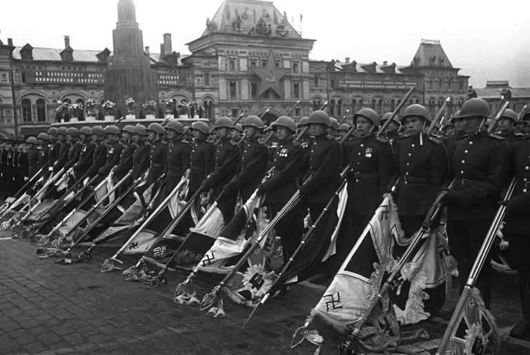 Πώς ο υπονομευμένος από τις σταλινικές εκκαθαρίσεις Κόκκινος Στρατός συνέτριψε τον ναζισμό – Μέρος 1ο