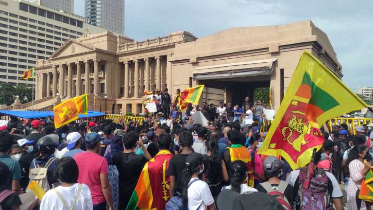 Εξέγερση στη Σρι Λάνκα: Εικόνες από το αύριο όλου του πλανήτη