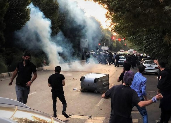 Ιράν: η εξέγερση κλιμακώνεται την ώρα που η Δύση προωθεί τον αντιδραστικό διάδοχο του Σάχη