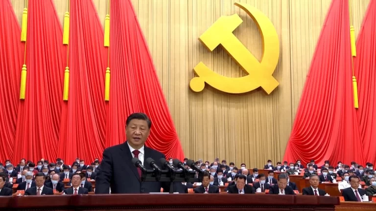 Κίνα: ο Σι Τζινπίνγκ συγκεντρώνει περισσότερες εξουσίες ενόσω προετοιμάζεται βαθιά κρίση
